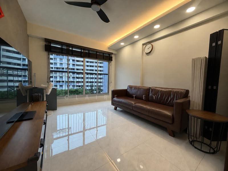 222A Bedok North Drive, 222A Bedok North Drive, 3 Bedrooms, 990 sqft, HDB Flat For Sale, by Claire Tey, 500190912 - Living Room - PropertyGuru.com.sg