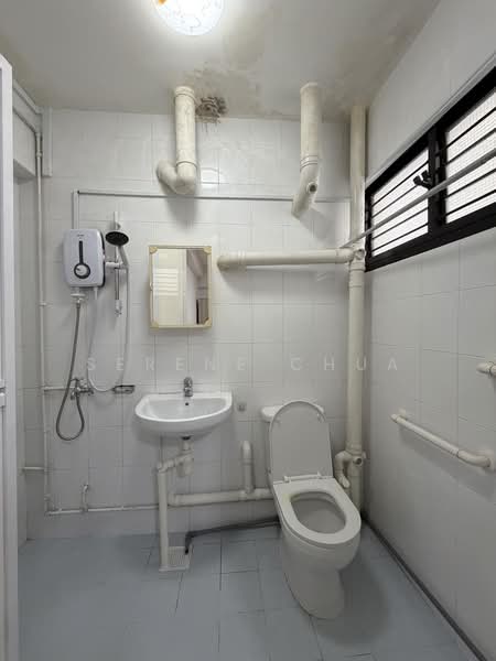 269 Tampines Street 21, 269 Tampines Street 21, 2 Bedrooms, 807 sqft, HDB Flat For Sale, by Serene Chua, 500190916 - Bathroom - PropertyGuru.com.sg