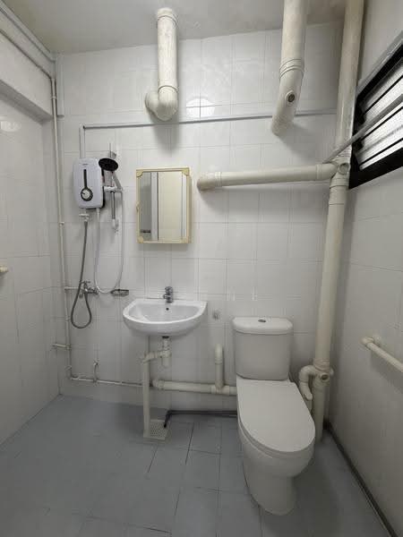 269 Tampines Street 21, 269 Tampines Street 21, Pasir Ris / Tampines, 2 Bedrooms, 807 sqft, HDB Flat For Sale, by Serene Chua, 500190916 - Bathroom - PropertyGuru.com.sg