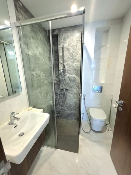 Spottiswoode 18, 18 Spottiswoode Park Road, 2 Bedrooms, 657 sqft, Condominium For Rent, by Sam Lek, 500190922 - Bathroom - PropertyGuru.com.sg