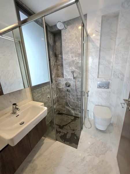 Spottiswoode 18, 18 Spottiswoode Park Road, 2 Bedrooms, 657 sqft, Condominium For Rent, by Sam Lek, 500190922 - Master Bathroom - PropertyGuru.com.sg