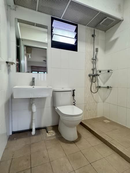 506B Yishun Avenue 4, 506B Yishun Avenue 4, 3 Bedrooms, 1,001 sqft, HDB Flat For Sale, by Nur Fudge, 500190942 - Bathroom - PropertyGuru.com.sg