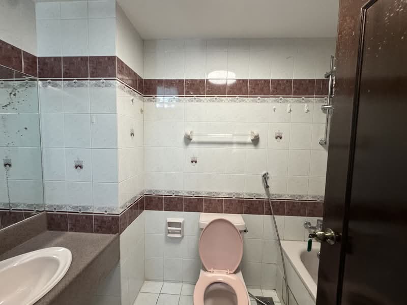 Villa De West, 385 Pasir Panjang Road, Room Rental, 100 sqft, Condominium For Rent, by Cindy Low, 500190957 - Bathroom - PropertyGuru.com.sg