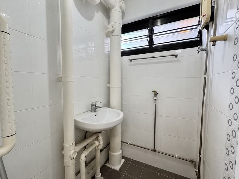 75 Bedok North Road, 75 Bedok North Road, 2 Bedrooms, 635 sqft, HDB Flat For Sale, by Frederick Foo, 500190962 - Bathroom - PropertyGuru.com.sg