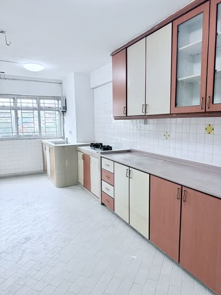 100 Bedok North Avenue 4, 100 Bedok North Avenue 4, 2 Bedrooms, 882 sqft, HDB Flat For Rent, by Lenny C V, 500190973 - Kitchen - PropertyGuru.com.sg
