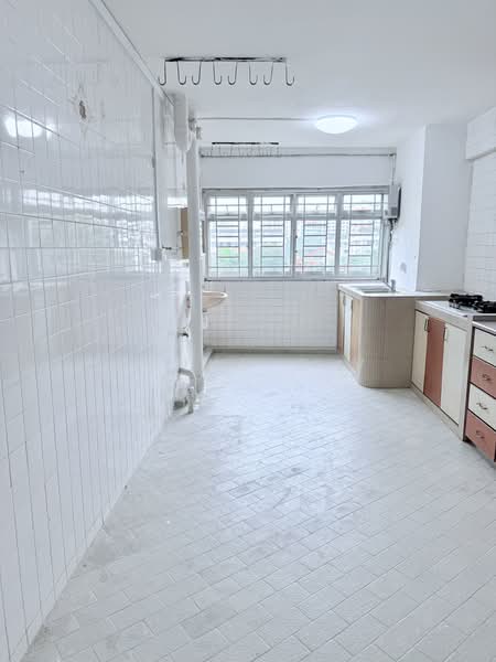 100 Bedok North Avenue 4, 100 Bedok North Avenue 4, 2 Bedrooms, 882 sqft, HDB Flat For Rent, by Lenny C V, 500190973 - Kitchen - PropertyGuru.com.sg