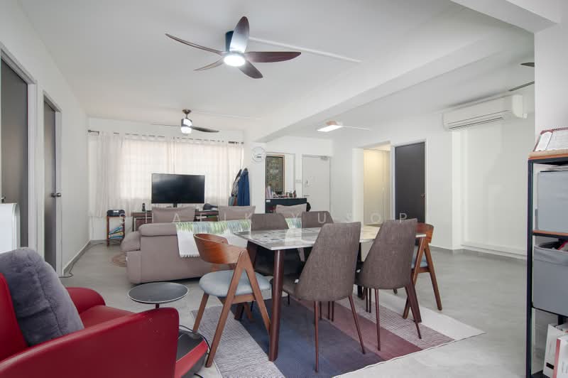 555 Pasir Ris Street 51, 555 Pasir Ris Street 51, 4 Bedrooms, 1,335 sqft, HDB Flat For Sale, by Shafik Yusope, 500190981 - Living Room - PropertyGuru.com.sg