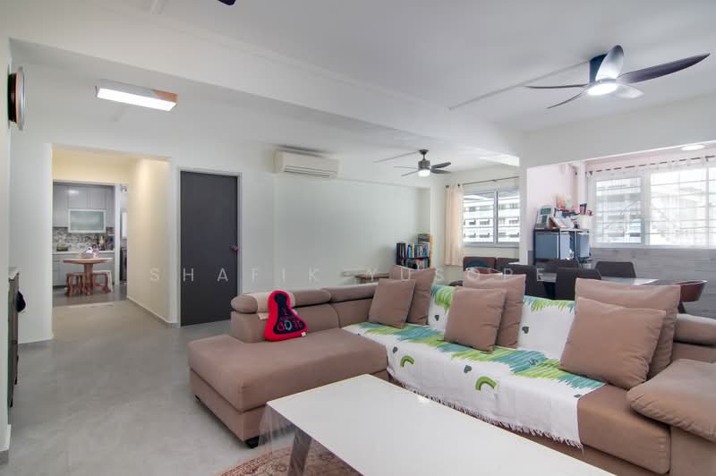 555 Pasir Ris Street 51, 555 Pasir Ris Street 51, 4 Bedrooms, 1,335 sqft, HDB Flat For Sale, by Shafik Yusope, 500190981 - Living Room - PropertyGuru.com.sg