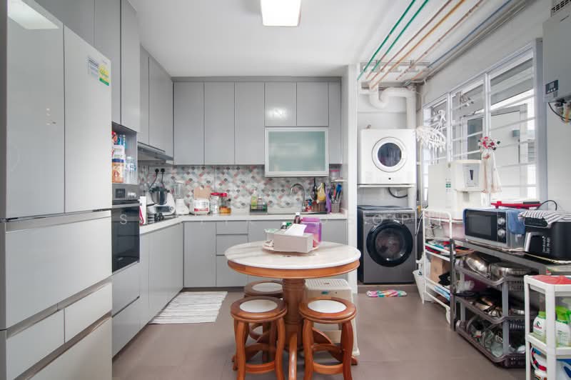 555 Pasir Ris Street 51, 555 Pasir Ris Street 51, 4 Bedrooms, 1,335 sqft, HDB Flat For Sale, by Shafik Yusope, 500190981 - Kitchen - PropertyGuru.com.sg