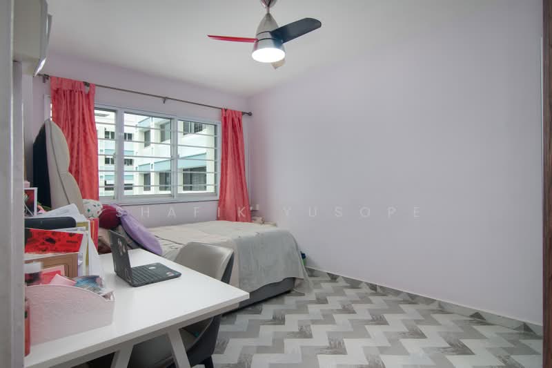 555 Pasir Ris Street 51, 555 Pasir Ris Street 51, 4 Bedrooms, 1,335 sqft, HDB Flat For Sale, by Shafik Yusope, 500190981 - Bedroom - PropertyGuru.com.sg