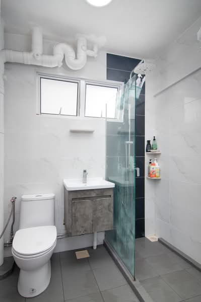 555 Pasir Ris Street 51, 555 Pasir Ris Street 51, 4 Bedrooms, 1,335 sqft, HDB Flat For Sale, by Shafik Yusope, 500190981 - Bathroom - PropertyGuru.com.sg