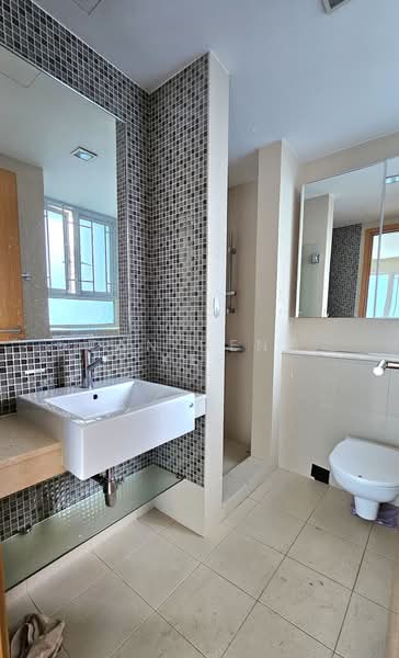 Mera Springs, 83 Carlisle Road, 2 Bedrooms, 1,066 sqft, Condominium For Sale, by Tan Heng Kee, 500190989 - Common Bathroom - PropertyGuru.com.sg