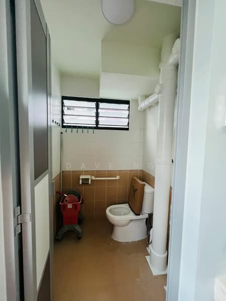 531 Jurong West Street 52, 531 Jurong West Street 52, 2 Bedrooms, 721 sqft, HDB Flat For Rent, by Dave Ng, 500190993 - Bathroom - PropertyGuru.com.sg