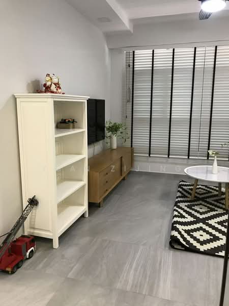 208B Clementi Avenue 6, 208B Clementi Avenue 6, 3 Bedrooms, 1,001 sqft, HDB Flat For Sale, by Yuan Zijing, 500191013 - Living Room - PropertyGuru.com.sg