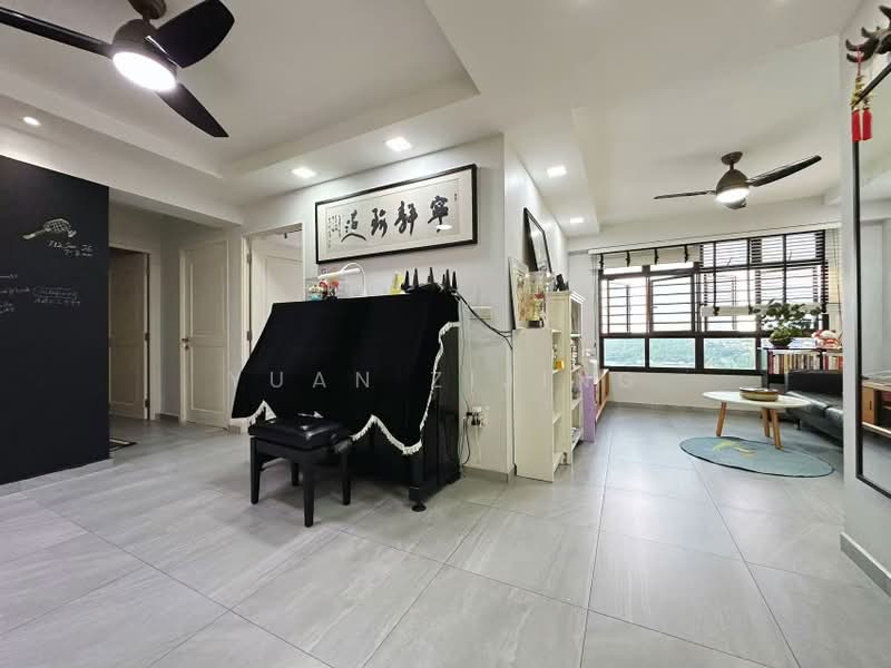 208B Clementi Avenue 6, 208B Clementi Avenue 6, 3 Bedrooms, 1,001 sqft, HDB Flat For Sale, by Yuan Zijing, 500191013 - Living Room - PropertyGuru.com.sg