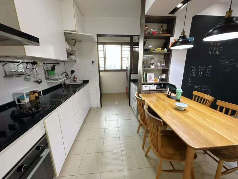 208B Clementi Avenue 6, 208B Clementi Avenue 6, 3 Bedrooms, 1,001 sqft, HDB Flat For Sale, by Yuan Zijing, 500191013 - Kitchen - PropertyGuru.com.sg