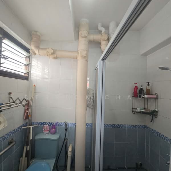 6 Teck Whye Avenue, 6 Teck Whye Avenue, 3 Bedrooms, 1,227 sqft, HDB Flat For Sale, by Derrick Chau, 500191021 - Bathroom - PropertyGuru.com.sg