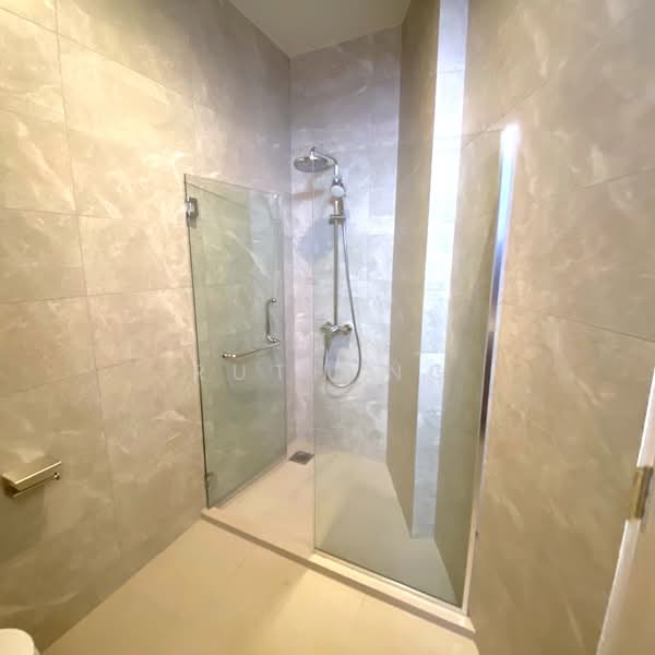 Orange Regency, 101 Fernhill Road, 3 Bedrooms, 2,422 sqft, Apartment For Rent, by Ruth Ng, 500191023 - Bathroom - PropertyGuru.com.sg