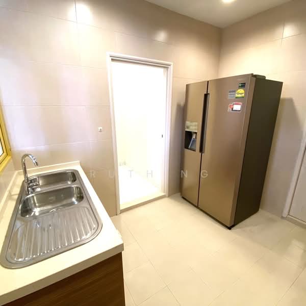 Orange Regency, 101 Fernhill Road, 3 Bedrooms, 2,422 sqft, Apartment For Rent, by Ruth Ng, 500191023 - Kitchen - PropertyGuru.com.sg
