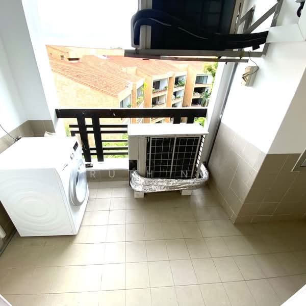 Orange Regency, 101 Fernhill Road, 3 Bedrooms, 2,422 sqft, Apartment For Rent, by Ruth Ng, 500191023 - Yard - PropertyGuru.com.sg