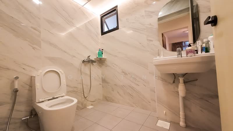 547A Segar Road, 547A Segar Road, 3 Bedrooms, 1,205 sqft, HDB Flat For Sale, by Gary Tang, 500191025 - Bathroom - PropertyGuru.com.sg