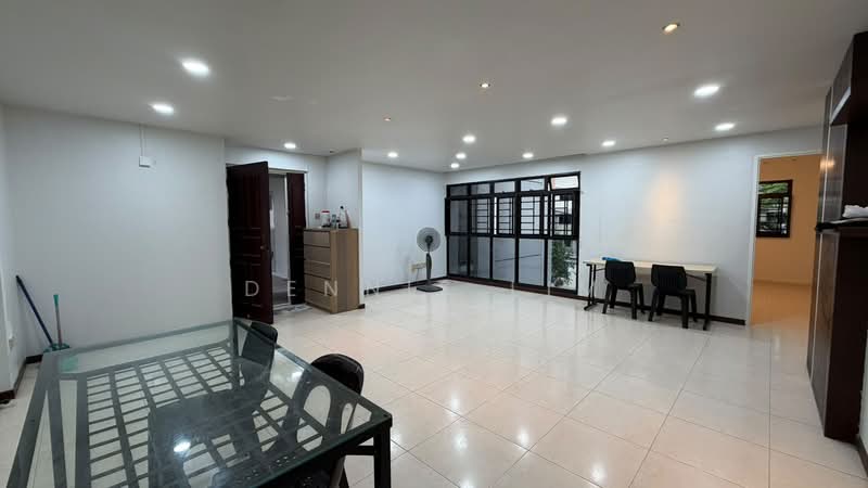 673B Jurong West Street 65, 673B Jurong West Street 65, 3 Bedrooms, 1,184 sqft, HDB Flat For Sale, by Dennis Lim, 500191028 - Living Room - PropertyGuru.com.sg