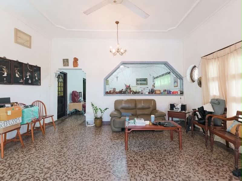 Frankel Dr/ Siglap Plain/ Siglap View, Siglap Hill / Frankel Walk, 5 Bedrooms, 2,800 sqft, Detached House For Sale, by Claire Lim, 500191048 - Living Room - PropertyGuru.com.sg