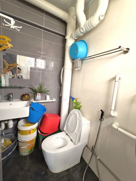 942 Jurong West Street 91, 942 Jurong West Street 91, Room Rental, 120 sqft, HDB Flat For Rent, by Steven Choo, 500191050 - Bathroom - PropertyGuru.com.sg