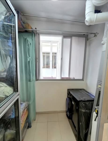 377B Hougang Street 32, 377B Hougang Street 32, 3 Bedrooms, 1,012 sqft, HDB Flat For Sale, by Sam Lek, 500191089 - Utility yard - PropertyGuru.com.sg