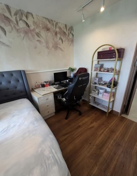 377B Hougang Street 32, 377B Hougang Street 32, 3 Bedrooms, 1,012 sqft, HDB Flat For Sale, by Sam Lek, 500191089 - Master Room Study Corner - PropertyGuru.com.sg