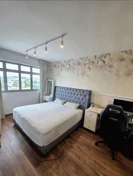 377B Hougang Street 32, 377B Hougang Street 32, 3 Bedrooms, 1,012 sqft, HDB Flat For Sale, by Sam Lek, 500191089 - Master Bedroom - PropertyGuru.com.sg