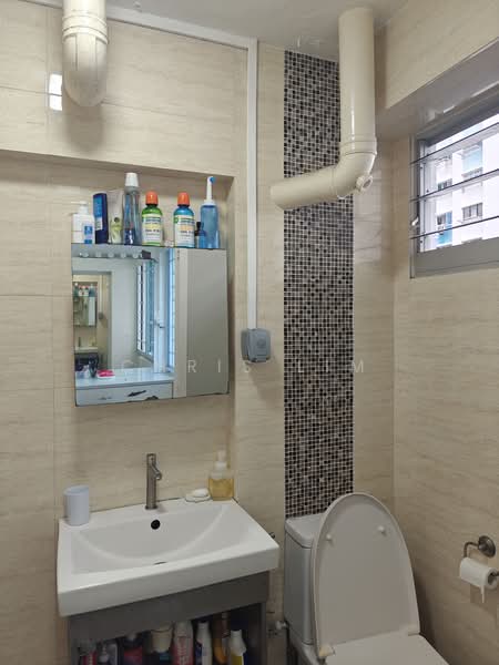 144 Bishan Street 12, 144 Bishan Street 12, 3 Bedrooms, 1,119 sqft, HDB Flat For Sale, by Chris Lim, 500191120 - Bathroom - PropertyGuru.com.sg
