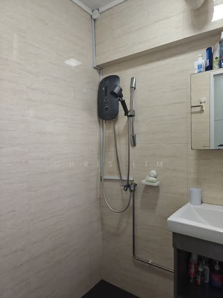 144 Bishan Street 12, 144 Bishan Street 12, 3 Bedrooms, 1,119 sqft, HDB Flat For Sale, by Chris Lim, 500191120 - Bathroom - PropertyGuru.com.sg