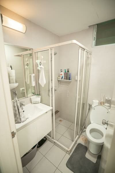 Cherry Gardens, 63 Lorong Lew Lian, 3 Bedrooms, 2,110 sqft, Condominium For Sale, by Geok Hwee Lye, 500191121 - Bathroom - PropertyGuru.com.sg