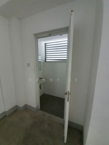 Westlink Two, 71 Tuas View Place, 2,755 sqft, Factory / Workshop (B2) For Rent, by Danny Ee, 500191131 - Bathroom - CommercialGuru.com.sg