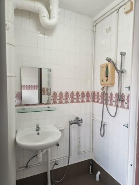 540 Serangoon North Avenue 4, 540 Serangoon North Avenue 4, 4 Bedrooms, 1,312 sqft, HDB Flat For Sale, by Pedro Chuang, 500191135 - Common Bathroom - PropertyGuru.com.sg