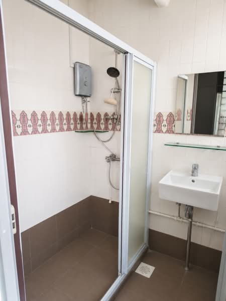 540 Serangoon North Avenue 4, 540 Serangoon North Avenue 4, 4 Bedrooms, 1,312 sqft, HDB Flat For Sale, by Pedro Chuang, 500191135 - Master Bathroom - PropertyGuru.com.sg