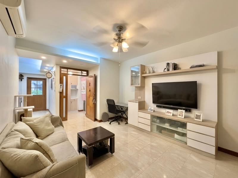Palm Gardens, 2E Hong San Walk, 3 Bedrooms, 1,206 sqft, Condominium For Sale, by Gary Go, 500191143 - PropertyGuru.com.sg