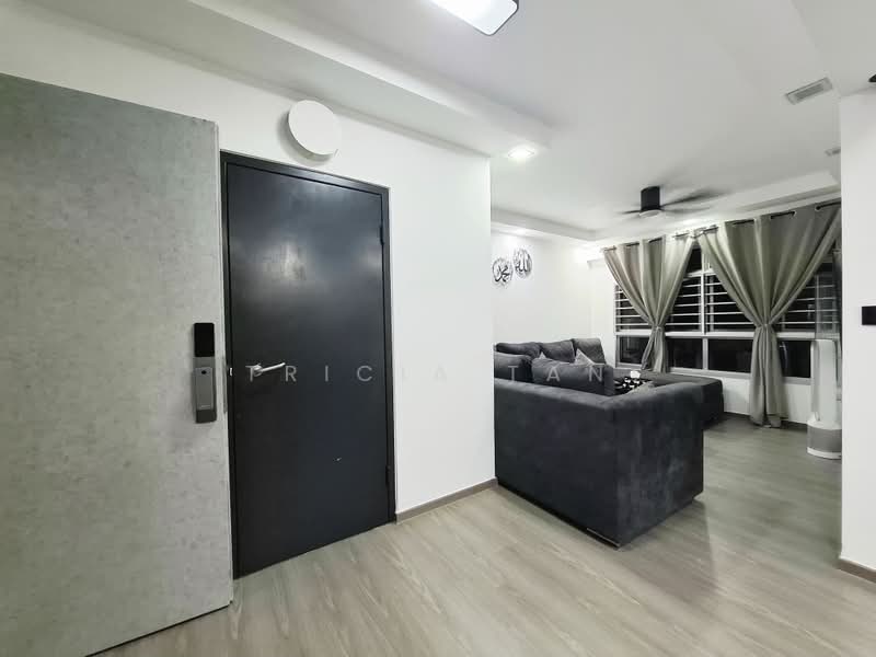 879A Tampines Avenue 8, 879A Tampines Avenue 8, 3 Bedrooms, 1,001 sqft, HDB Flat For Sale, by Tricia Tan, 500191157 - Living Room - PropertyGuru.com.sg