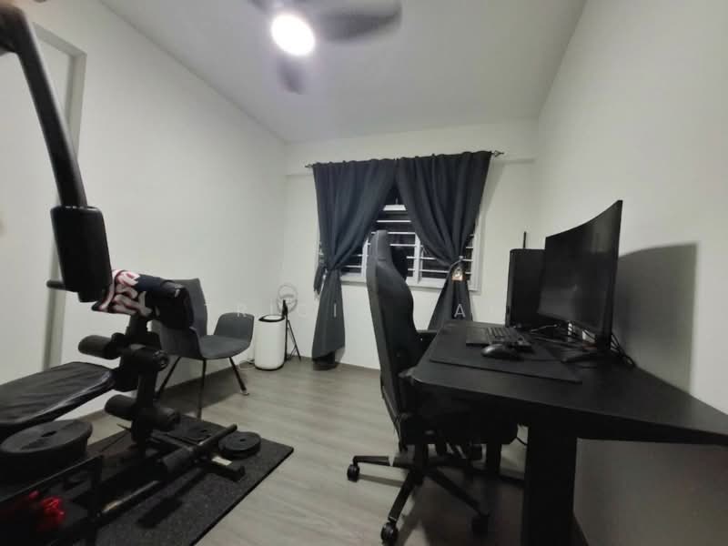 879A Tampines Avenue 8, 879A Tampines Avenue 8, 3 Bedrooms, 1,001 sqft, HDB Flat For Sale, by Tricia Tan, 500191157 - Study - PropertyGuru.com.sg
