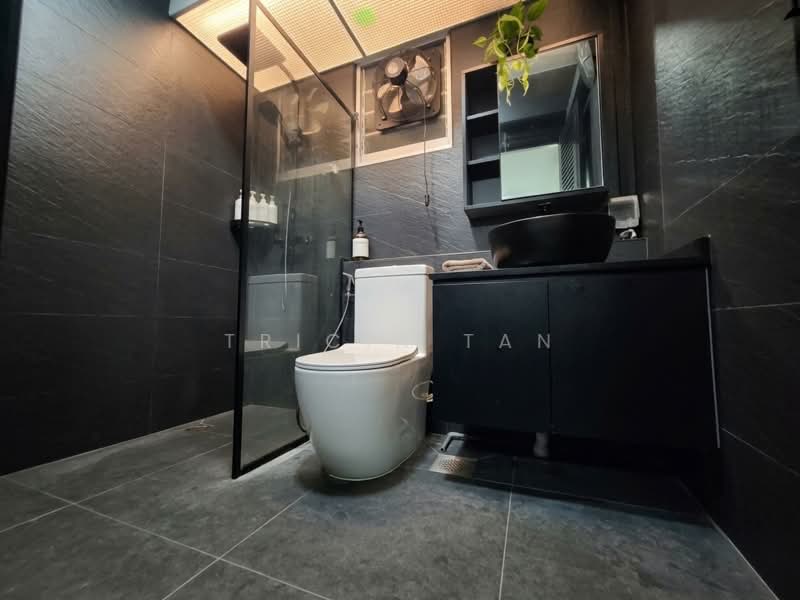 879A Tampines Avenue 8, 879A Tampines Avenue 8, 3 Bedrooms, 1,001 sqft, HDB Flat For Sale, by Tricia Tan, 500191157 - Bathroom - PropertyGuru.com.sg