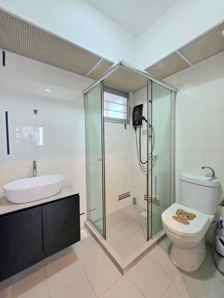 232A Sumang Lane, 232A Sumang Lane, 3 Bedrooms, 1,001 sqft, HDB Flat For Sale, by Justin Tan (陈义杰), 500191158 - Common Bathroom - PropertyGuru.com.sg