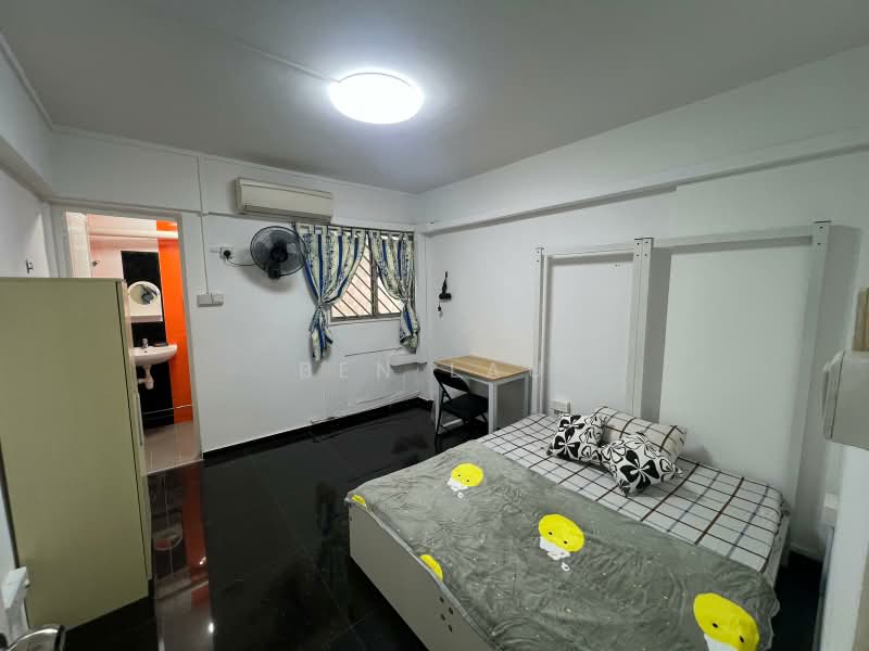 364 Clementi Avenue 2, 364 Clementi Avenue 2, 3 Bedrooms, 720 sqft, HDB Flat For Rent, by Ben Lau, 500191177 - Aircon Master Bedroom - PropertyGuru.com.sg