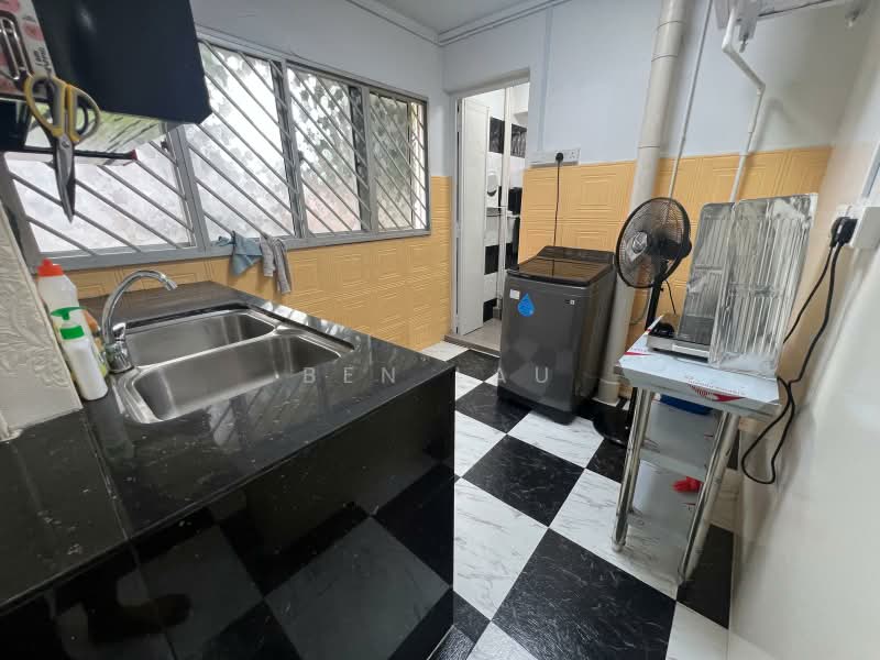364 Clementi Avenue 2, 364 Clementi Avenue 2, 3 Bedrooms, 720 sqft, HDB Flat For Rent, by Ben Lau, 500191177 - Kitchenette and Laundry Area - PropertyGuru.com.sg