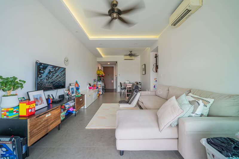 Super Cheap 3 Bedder For Sale in Hougang, , 3 Bedrooms, 1,109 sqft, Condominium For Sale, by Yian Wong, 500191204 - Living Room - PropertyGuru.com.sg