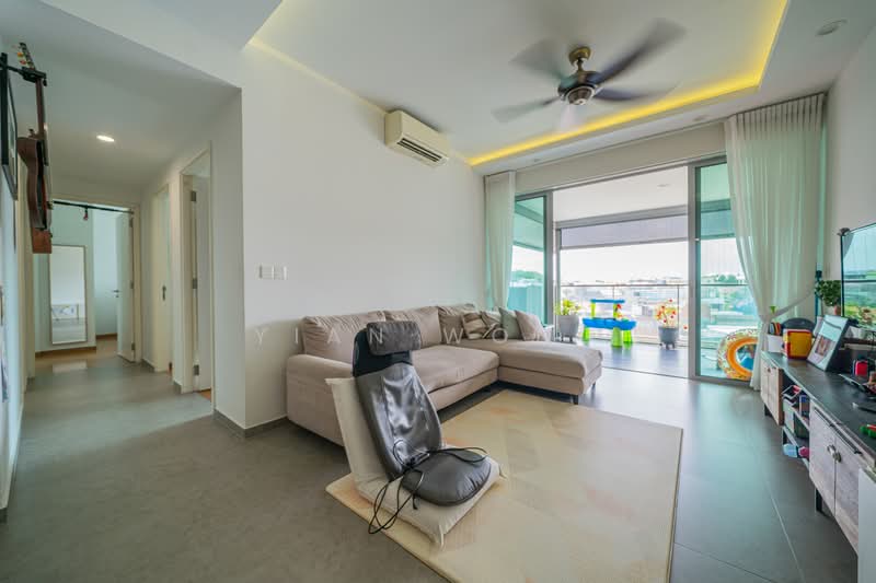 Super Cheap 3 Bedder For Sale in Hougang, , 3 Bedrooms, 1,109 sqft, Condominium For Sale, by Yian Wong, 500191204 - Living Room - PropertyGuru.com.sg