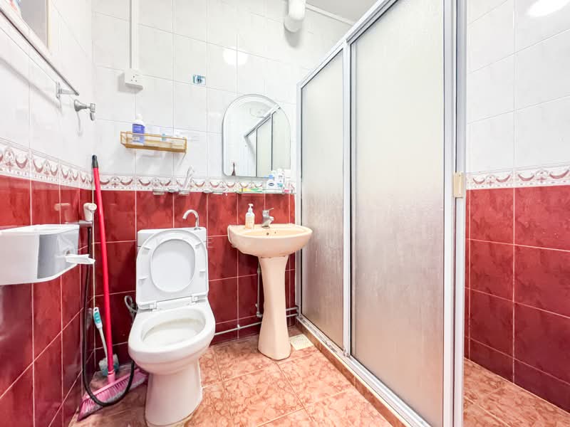 319 Woodlands Street 31, 319 Woodlands Street 31, 2 Bedrooms, 786 sqft, HDB Flat For Sale, by Keesya Ang, 500191208 - Bathroom - PropertyGuru.com.sg