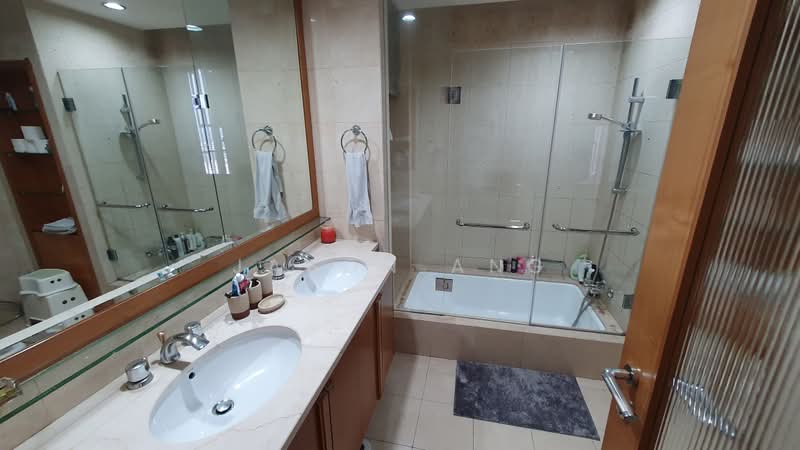 Amaryllis Ville, 20 Newton Road, 4 Bedrooms, 1,690 sqft, Condominium For Rent, by Jason Ang, 500191223 - Master bathroom - PropertyGuru.com.sg