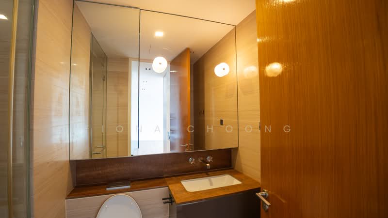 Hilltops, 99 Cairnhill Circle, 2 Bedrooms, 829 sqft, Condominium For Sale, by Fiona Choong, 500191233 - Bathroom - PropertyGuru.com.sg