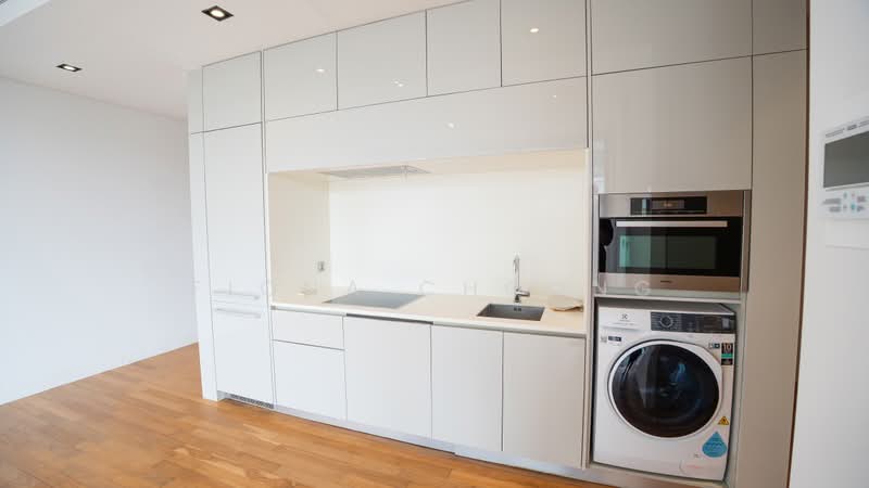 Hilltops, 99 Cairnhill Circle, 2 Bedrooms, 829 sqft, Condominium For Sale, by Fiona Choong, 500191233 - Kitchen - PropertyGuru.com.sg